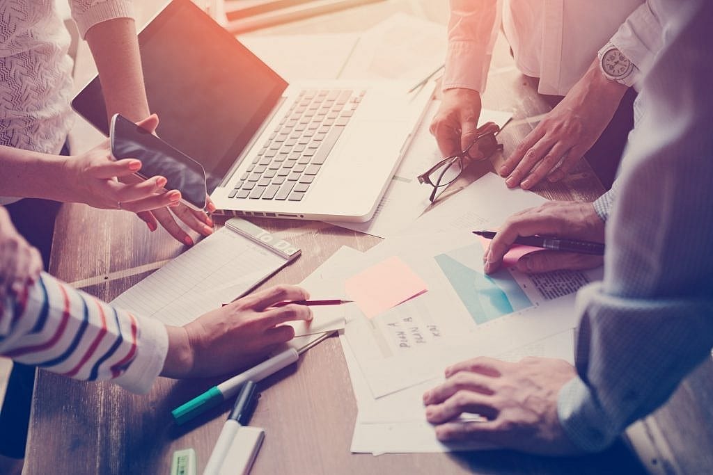 burza mózgów narada analiza rynkowa design thinking